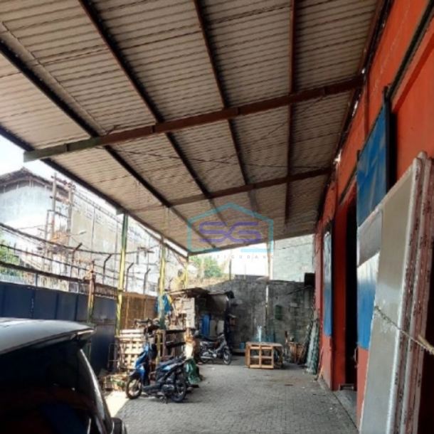 Dijual Gudang Lokasi Bebas Banjir di Tendes Surabaya Luas Tanah 1346 m²-1
