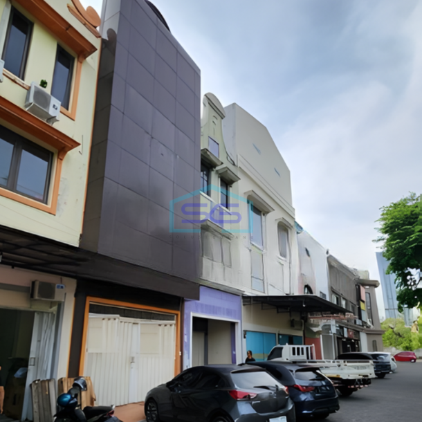 Disewakan Ruko 3 Lantai Luas Bangunan  223 m² Lokasi Surabaya-1