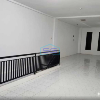 Disewakan Ruko 3 Lantai Luas Bangunan  223 m² Lokasi Surabaya