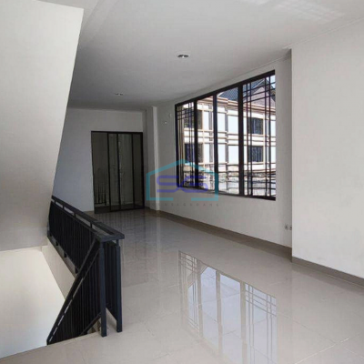 Disewakan Cepat Ruko Korean Town 3 Lantai Hoek, Green Lake City Tangerang