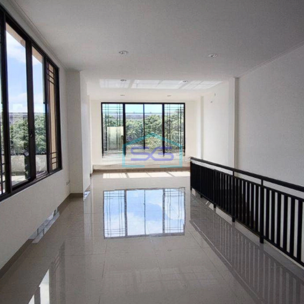 Disewakan Cepat Ruko Korean Town 3 Lantai Hoek, Green Lake City Tangerang-2