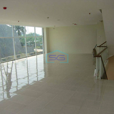 Disewakan Cepat Ruko 3 Lantai Hoek di Daerah Jakarta Barat LB 252m2