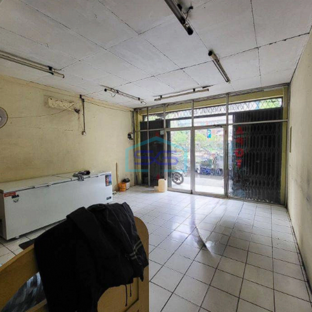 Disewakan cepat Ruko 3 Lantai Strategis di Taman Palem Lestari Jakarta Barat LB 300m2-2