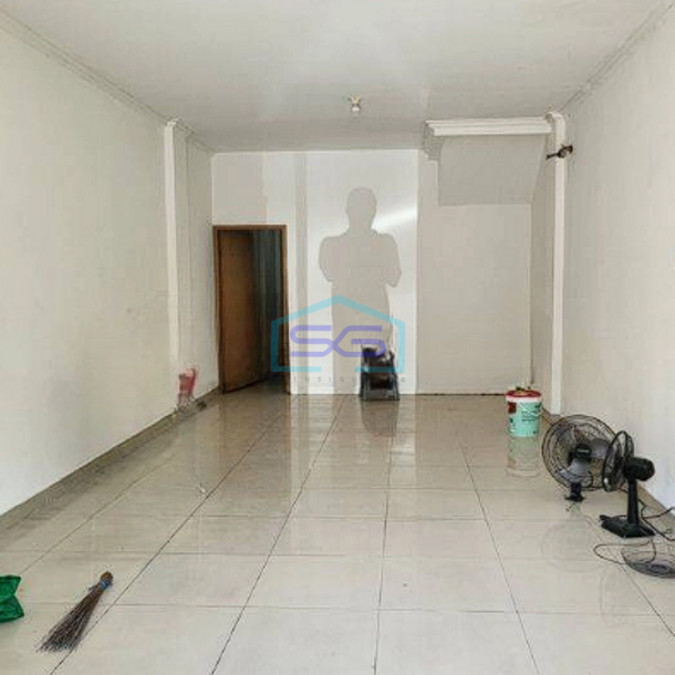 Disewakan cepat Ruko 3 Lantai di Pinggir Jalan Raya di Kalideres Jakarta Barat LB 200m2-5