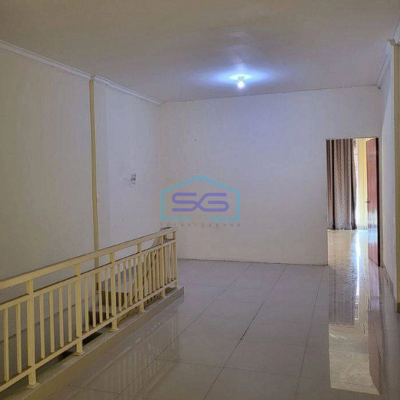 Disewakan cepat Ruko 3 Lantai di Pinggir Jalan Raya di Kalideres Jakarta Barat LB 200m2-2