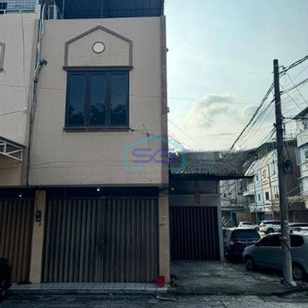 Dijual cepat Ruko 3 lantai hoek di Duri Kosambi, Cengkareng Jakarta Barat LB 176m2-1