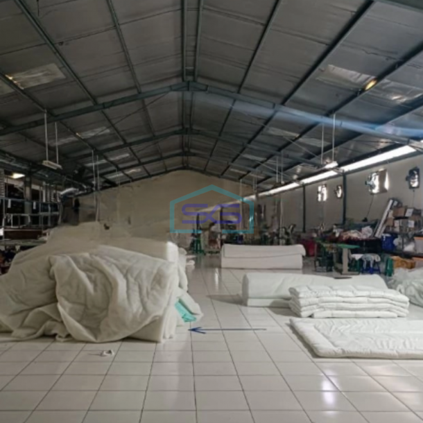 Disewakan Gudang Ada Lift Barang Luas Bangunan 2000 m² Lokasi di Bekasi-3