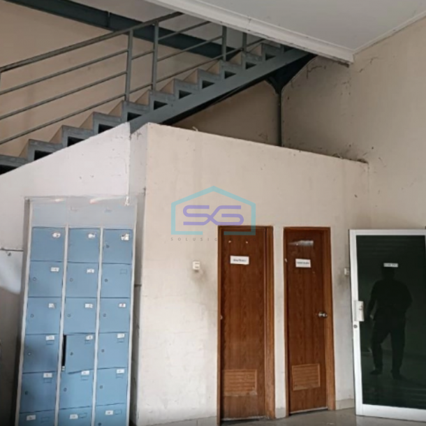 Disewakan Gudang Ada Lift Barang Luas Bangunan 2000 m² Lokasi di Bekasi-1