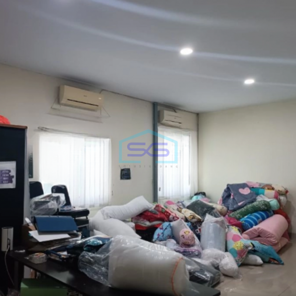Disewakan Gudang Ada Lift Barang Luas Bangunan 2000 m² Lokasi di Bekasi-2