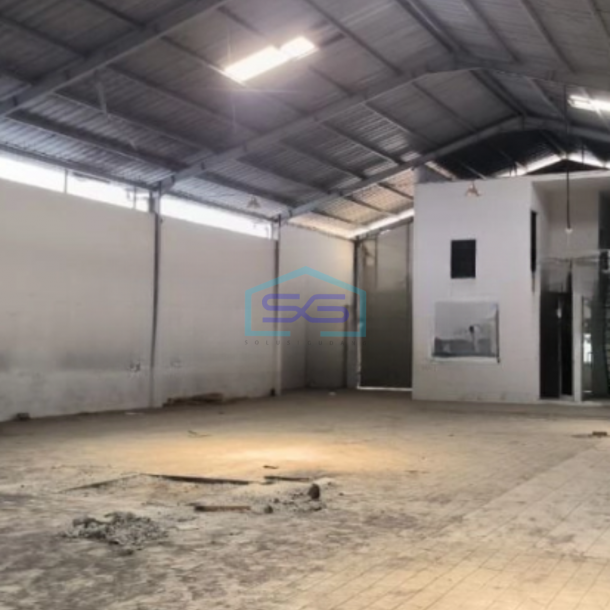 Disewakan Gudang Ada Kantor Luas Bangunan 800 m² Lokasi Bebas Banjir di Tangerang-3
