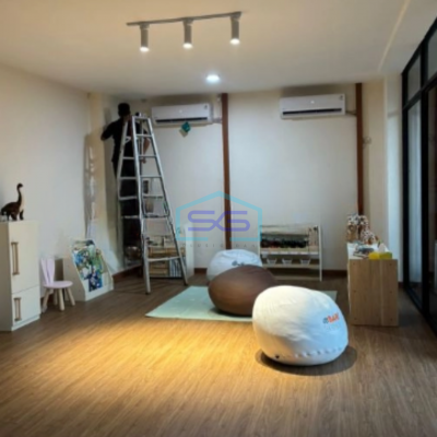 Disewakan Kantor Luas Bangunan  350 m² Lokasi Bebas Banjir di Jakarta Timur