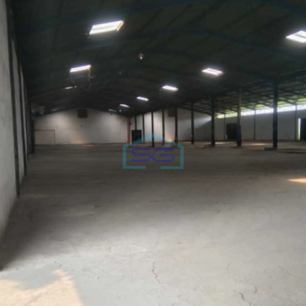 Disewakan Gudang Akses Container 40 Feet Luas Tanah  8000 m² di Tangerang-2