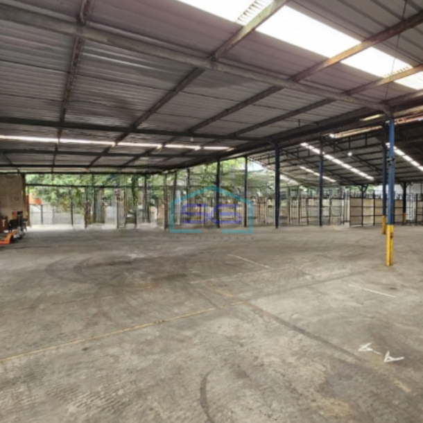 Disewakan Gudang Akses Container 40 feet Luas Tanah  6000 m² di Bekasi-1