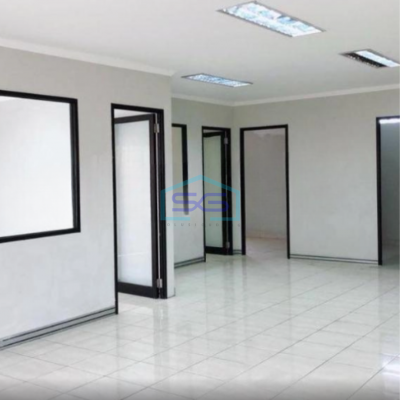 Disewakan Gudang Ada Lift Barang Luas Bangunan 2860 m² di Jakarta Utara