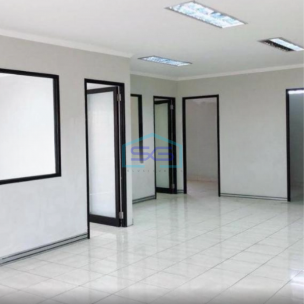 Disewakan Gudang Ada Lift Barang Luas Bangunan 2860 m² di Jakarta Utara-2