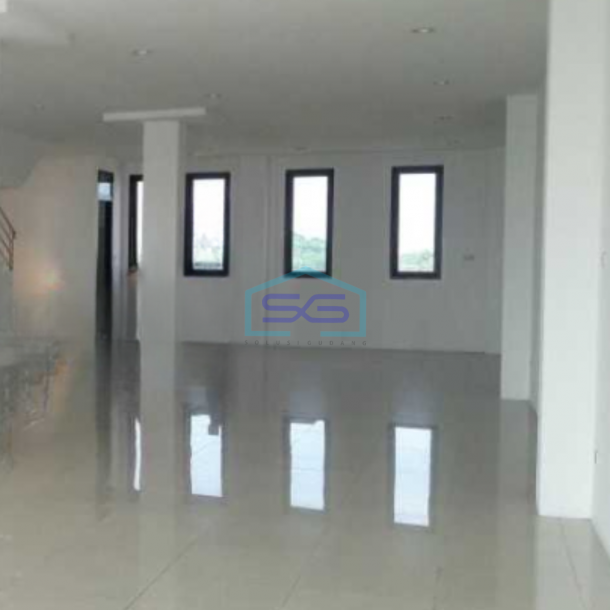 Disewakan Ruko 2 Lantai Luas Tanah 540 m² Lokasi Siap Huni di Tangerang-3