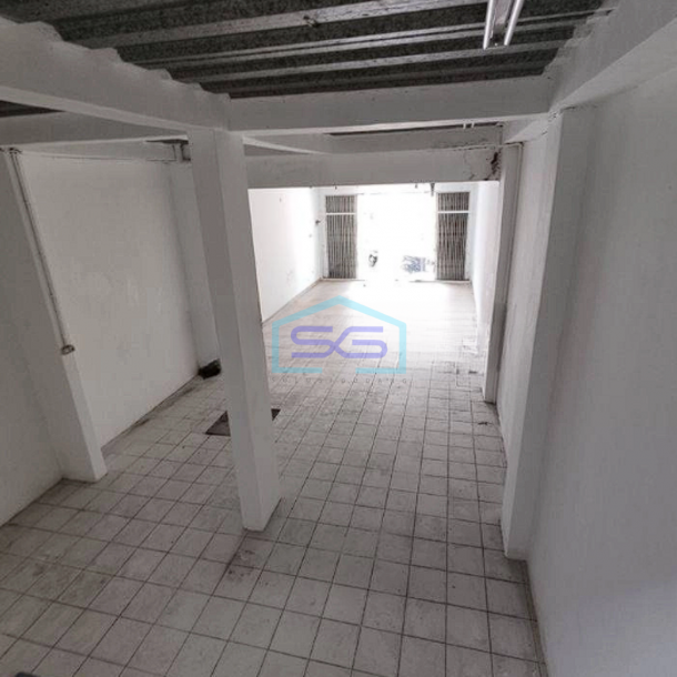 Disewakan Ruko Lokasi Strategis LB 300m2 di Asia Tropis Harapan Indah Bekasi-4