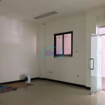 Disewakan Ruko Hadap Jalan Raya di Lapangan Bola Kebon Jeruk Jakarta Barat