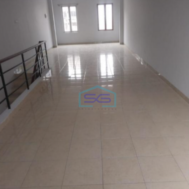Disewakan Ruko Hadap Jalan Raya di Mendrisio Gading Serpong Tangerang Luas Bangunan  240 m²-4