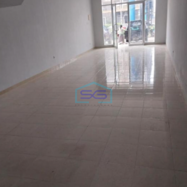 Disewakan Ruko Hadap Jalan Raya di Mendrisio Gading Serpong Tangerang Luas Bangunan  240 m²-2