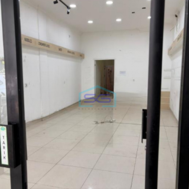 Disewakan Ruko Hadap Jalan Raya Lokasi Ramai di Ciledug Tangerang Selatan Luas Bangunan  136 m²-2