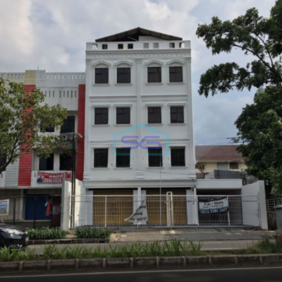Disewakan Ruko Hadap Jalan Raya di Lapangan Bola Kebon Jeruk Jakarta Barat Luas Bangunan  432 m²