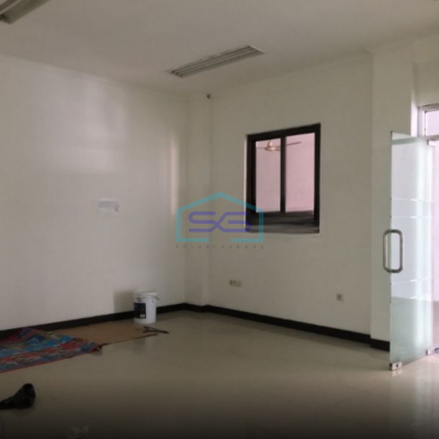 Disewakan Ruko Hadap Jalan Raya di Lapangan Bola Kebon Jeruk Jakarta Barat Luas Bangunan  432 m²