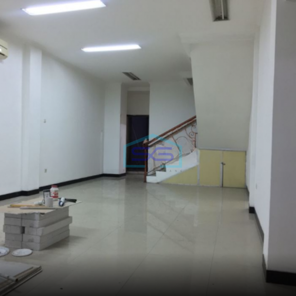 Disewakan Ruko Hadap Jalan Raya di Lapangan Bola Kebon Jeruk Jakarta Barat Luas Bangunan  432 m²-7