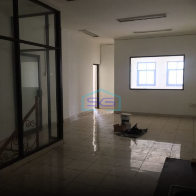 Disewakan Ruko Hadap Jalan Raya di Lapangan Bola Kebon Jeruk Jakarta Barat Luas Bangunan  432 m²