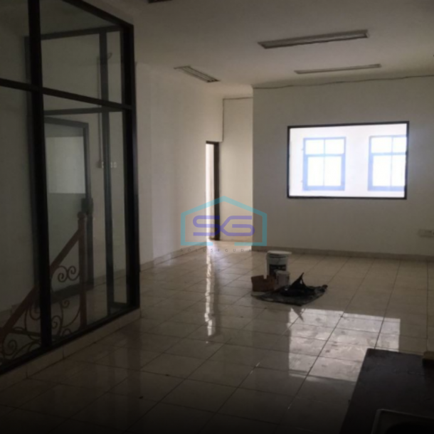 Disewakan Ruko Hadap Jalan Raya di Lapangan Bola Kebon Jeruk Jakarta Barat Luas Bangunan  432 m²-3
