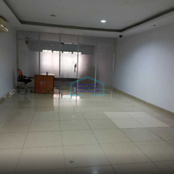 Disewakan Ruko Hadap Jalan Raya Siap Pakai Di Lokasi Sangat Strategis Serpong Utara Tangerang Luas Bangunan  80 m²-4