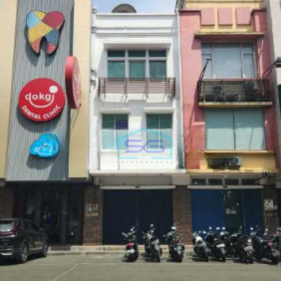 Disewakan Ruko Tol Boulevard 3 Lantai Bsd Tangerang Luas Bangunan  144 m²-1
