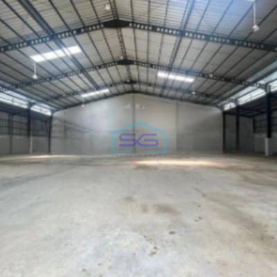 Disewakan Gudang Sudah Renovasi, SHM Luas Tanah 1600m2 di Tangerang Parkir Luas-4