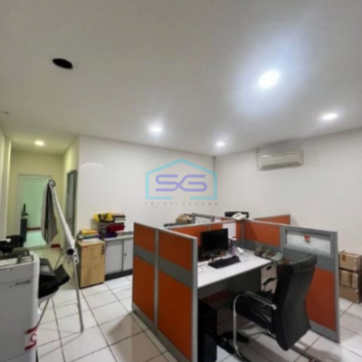 Disewakan Ruko Sudah Renovasi Luas bangunan 262m2 Lokasi di PIK Jakarta Utara