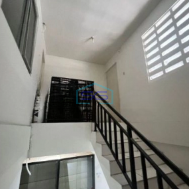 Disewakan Ruko Sudah Renovasi Luas bangunan 262m2 Lokasi di PIK Jakarta Utara-1