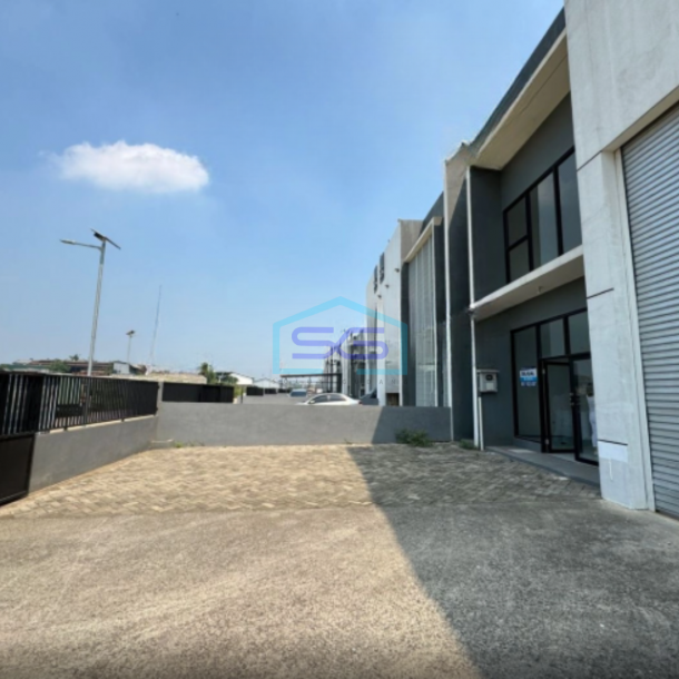 Dijual Gudang Sudah Renovasi Luas Tanah 516m2 Zona Industri di Legok Tangerang-1