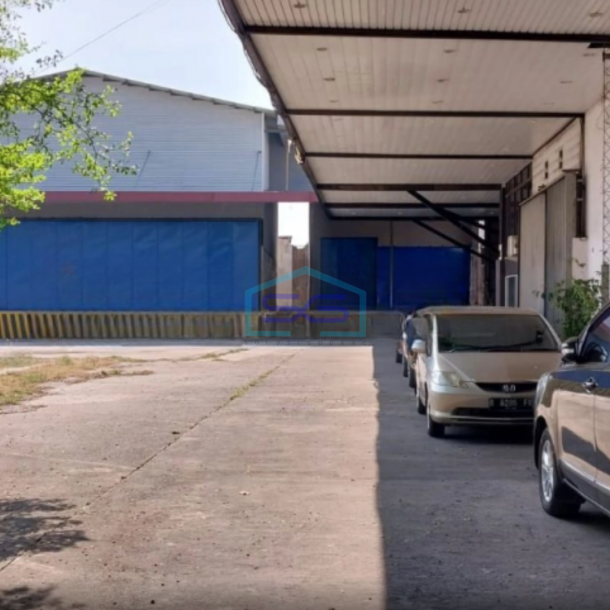 Dijual Gudang Sudah Renovasi SHM Luas Tanah 3700m2 di Jakarta Timur-1