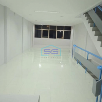 Dijual Ruko Sudah Renovasi SHM Luas Bangunan 250m2 Terdiri 3,5 Lantai di Jakarta Barat-2