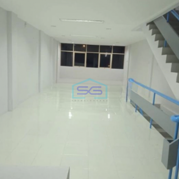 Dijual Ruko Sudah Renovasi SHM Luas Bangunan 250m2 Terdiri 3,5 Lantai di Jakarta Barat-2
