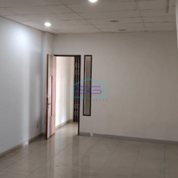 Dijual Ruko Puri Britania Puri indah Jakarta Barat Sudah Renovasi SHM LB 300m2-3