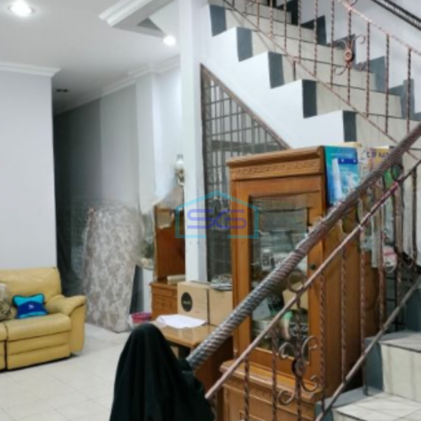 Dijual Ruko Lokasi Strategis di Jakarta Barat Luas Bangunan 198 m²-1