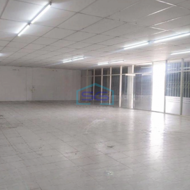 Disewakan Ruko Besar Luas Bangunan  768 m² Lokasi Pinggir Jalan Raya Pondok Jagung Tangerang-1