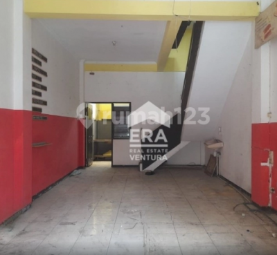 Dijual Ruko Luas Bangunan 180 m² Lokasi Siap Huni Lokasi Malang