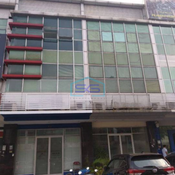 Disewakan Ruko 3 Lantai Siap Usaha di Bsd Dekat Teras Kota Tangerang LB 225m2-1