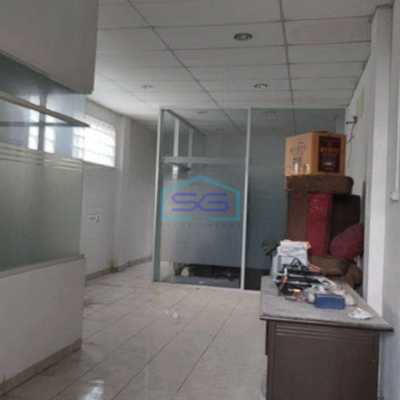 Disewakan Ruko Pinggir Jalan Tomang Jakarta Barat 2 Lantai LB 164m2