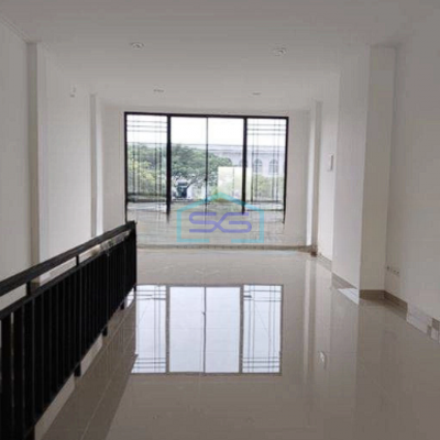 Disewakan Ruko Baru Green lake Full 3 Lantai Jakarta Barat-2