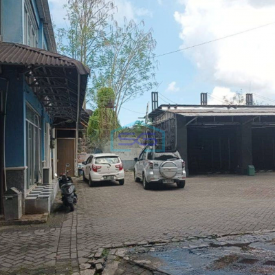 Disewakan Ruang Usaha Ex Showroom di Jl Tololiu Supit Manado LB 500m2