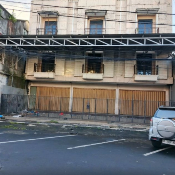 Disewakan Ruko  3 Lt Di Pasar 45 Cocok Buat Usaha Wenang, Manado Luas Bangunan  450 m²-1