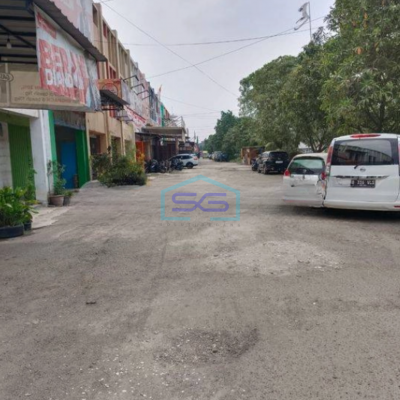 Disewakan Ruko Gandeng Lokasi Strategis di Taman Royal, Tangerang LB 320m2