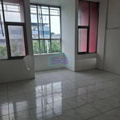 Disewakan Ruko 4 Lantai di Kebon Jeruk, Jakarta Barat Parkir Luas